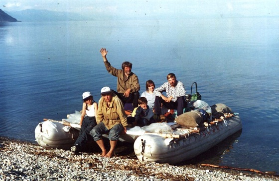 Николай Кузнецов на Байкале с детьми и внуками