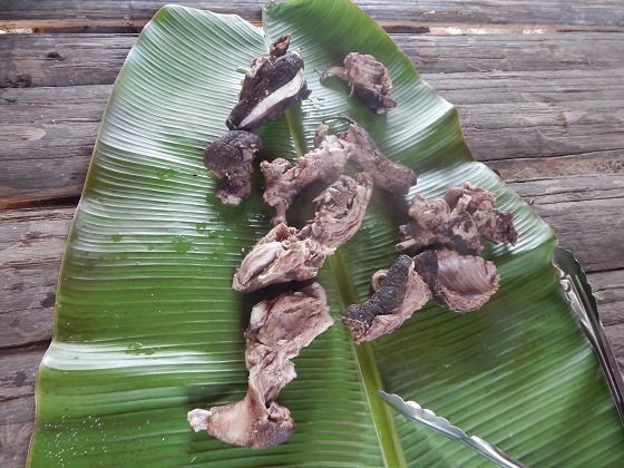 вареный поросёнок из папуа новой гвинеи