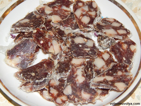 домашняя-сыровяленая-колбаса